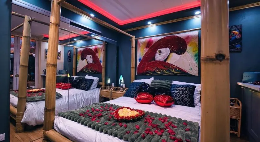 Stanislas Sensual Bali Love Room Jacuzzi 300m place Stanislas - Image 1