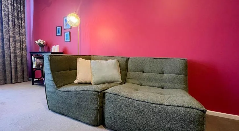 Prime and Stylish Stay in Kingston Foreshore - Image 1