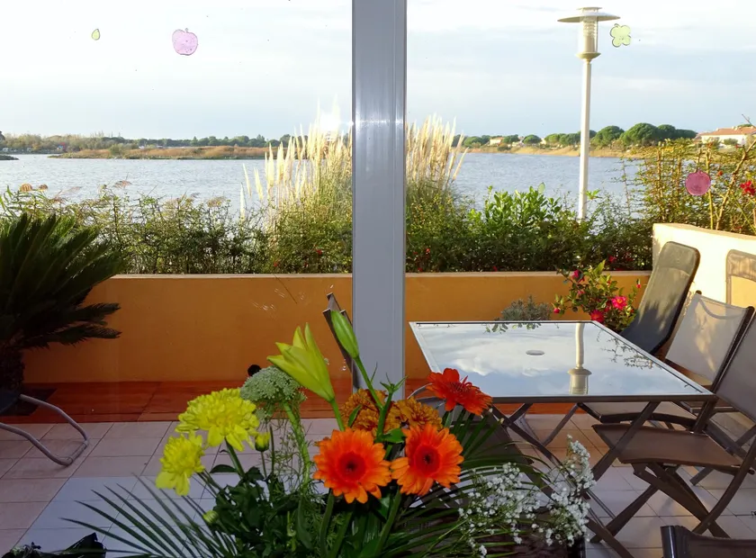 Charmant appartement avec barbecue, terrasse et piscine | Vue lac | Avec animaux autorisés - Image 1