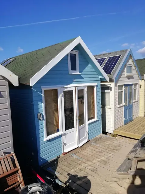 Stargazing Beach Hut on Mudeford Sandbank with wake up sea views - Image 1