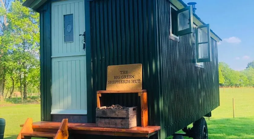 The Little Green Shepherds Hut - Image 1
