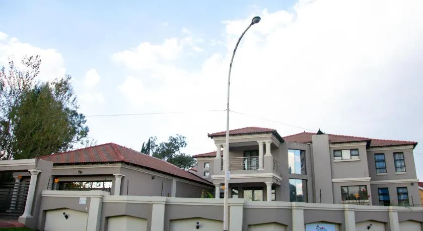 ANGELOCEAN GUEST HOUSE - Image 1