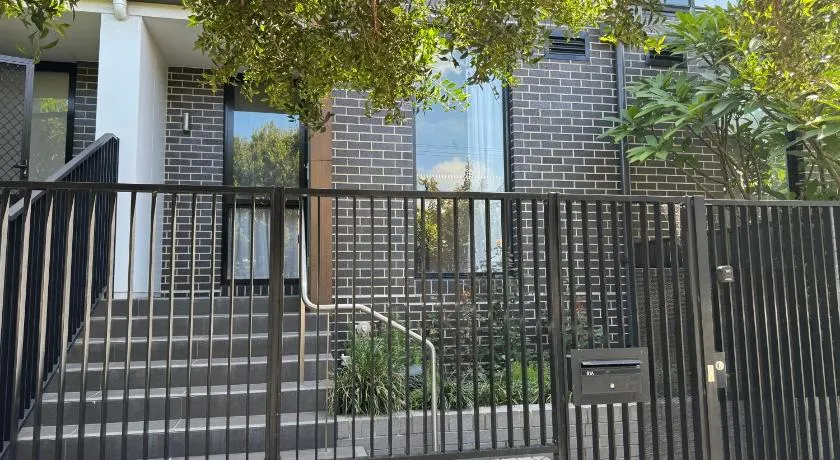 Spacious & Quiet 4BR, 2BA Home Near Sydney Airport, CBD & Beaches - Image 1