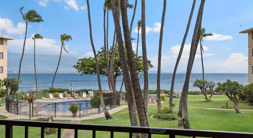Condo, 2 Bedrooms, 2 Baths with Pool/Ocean (Sleep4- 6) Holiday dates stillavail. - Image 1