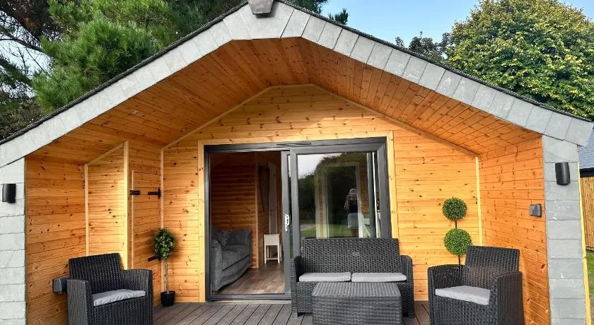Riverside Retreats - Frankie Parking sleeps 4 - Image 1