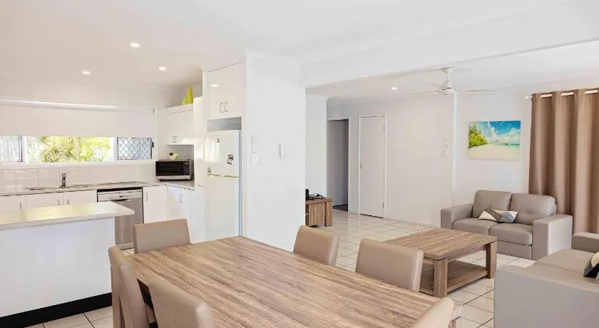 The Shores Holiday Apartments - Image 1