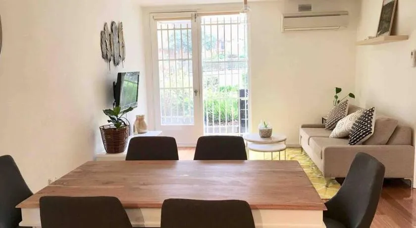 Little Gem apartment in North Melbourne - Image 1
