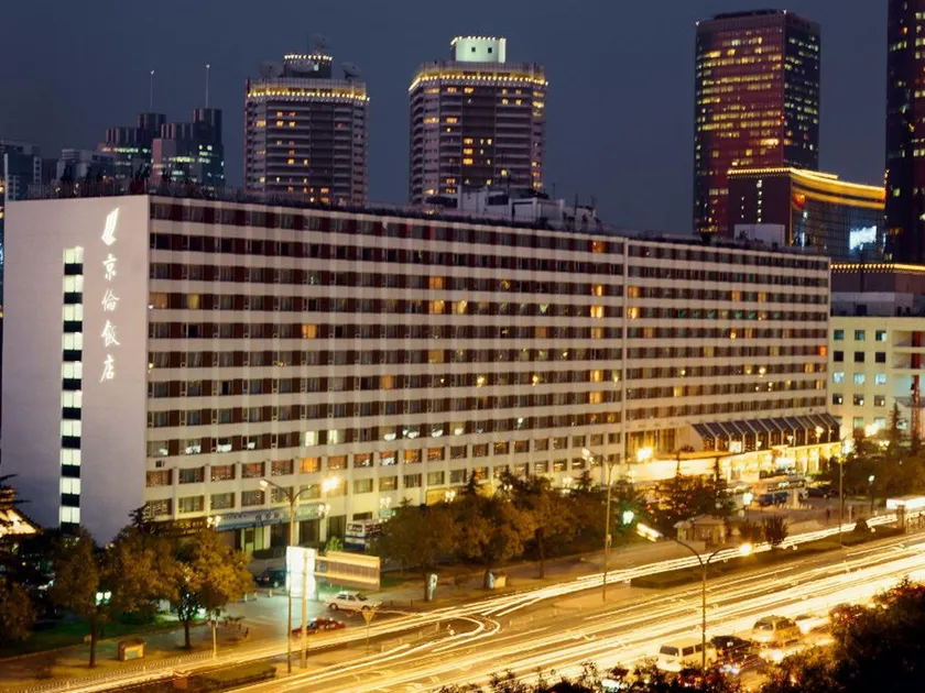 Jinglun Hotel - Image 1