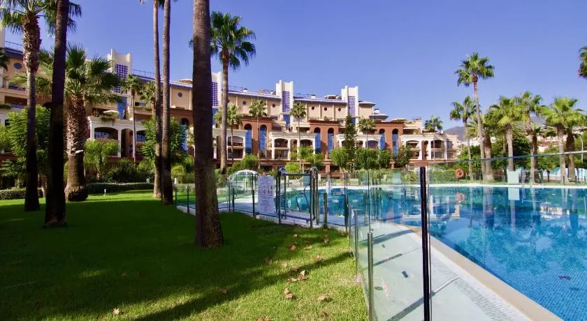 797 HOLIDAY RENTALS - BELLAGIO- Elegante piso para 6 a 1 min de la playa, con piscina interior y exterior, SPA con jacuzzi - Image 1