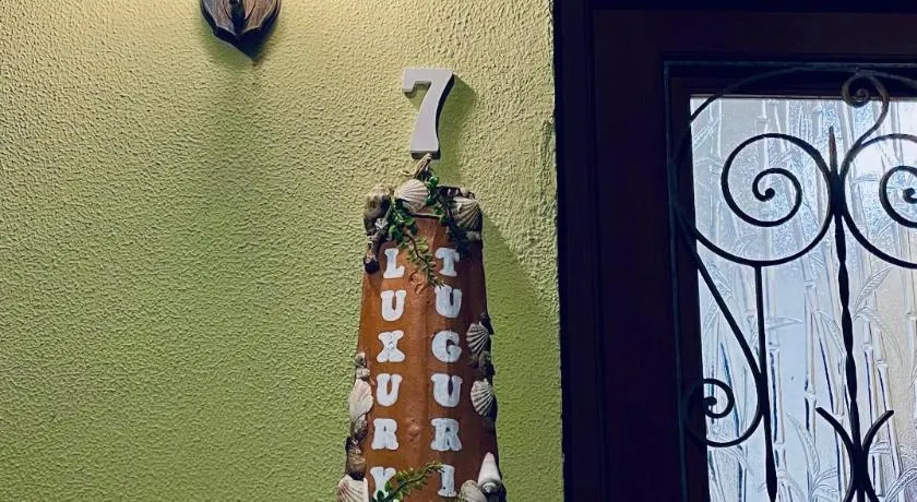 Luxury Tugurio - Image 1