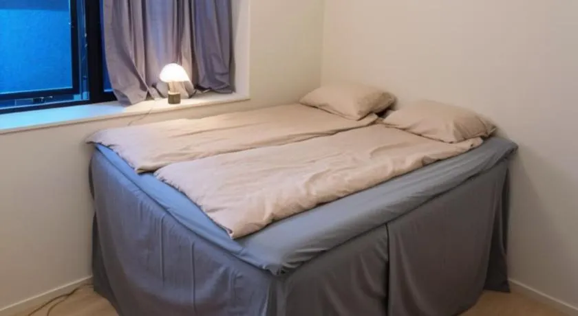 Private Cozy Room - Hotel Style & Free Parking - Image 1