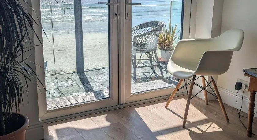 Charming Beachfront Apartments, Best Sea Views in Tramore - Image 1