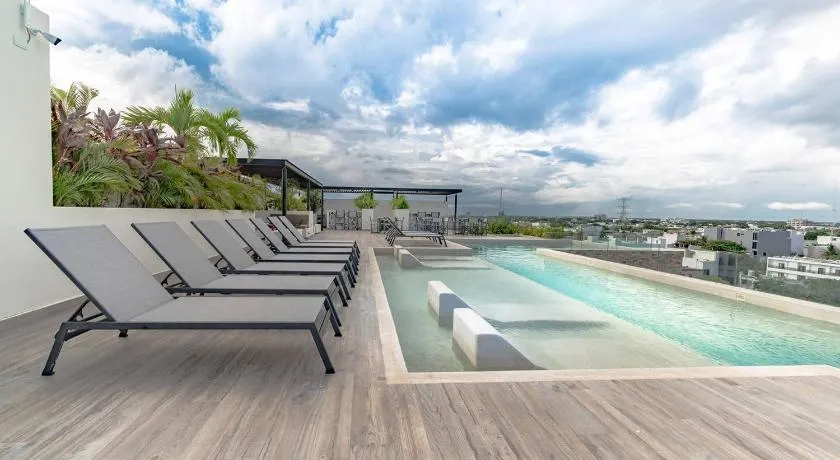 Condo Verde Oasis - Central 2 bedroom with pool, gym, private terrace - At Veranto Condos - Image 1