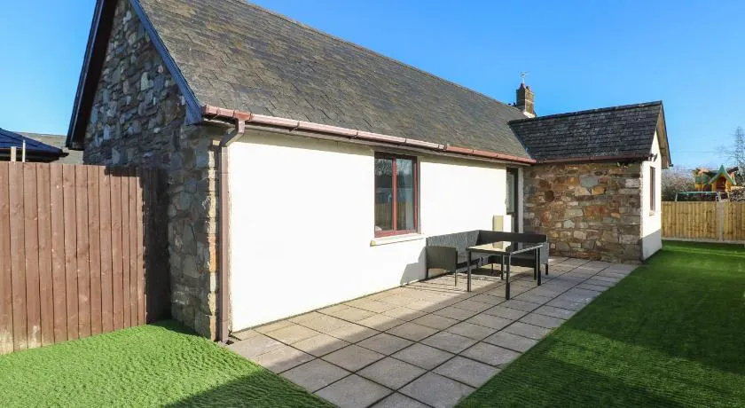The Old Well Bungalow - Ty Mawr Farm - Image 1