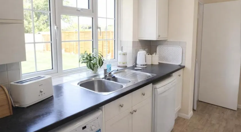 Oxford Cottage in Wheatley - Parking & Garden - Image 1