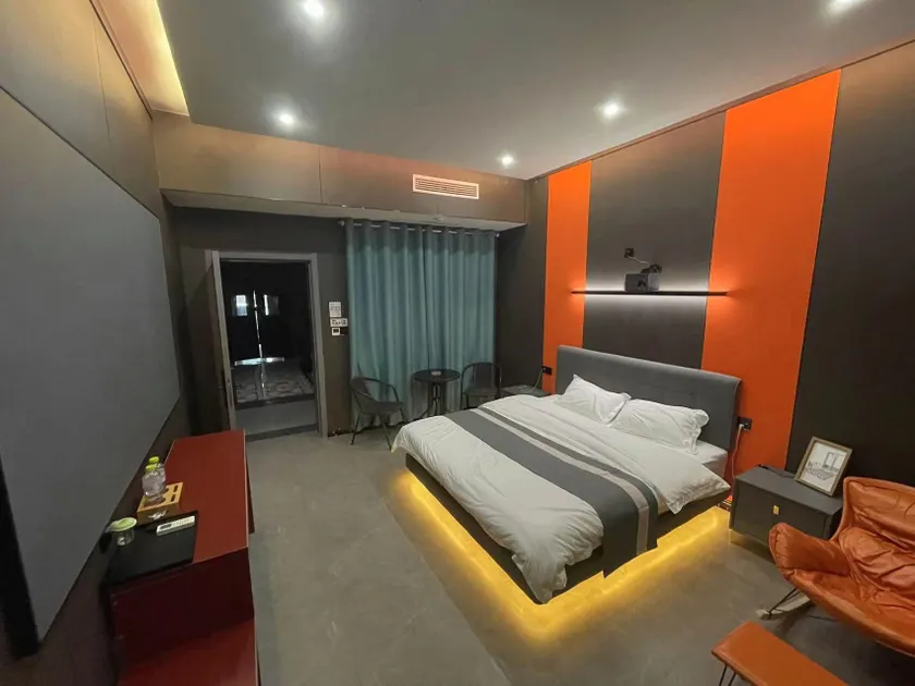 Homestay Hotel Party - Image 1