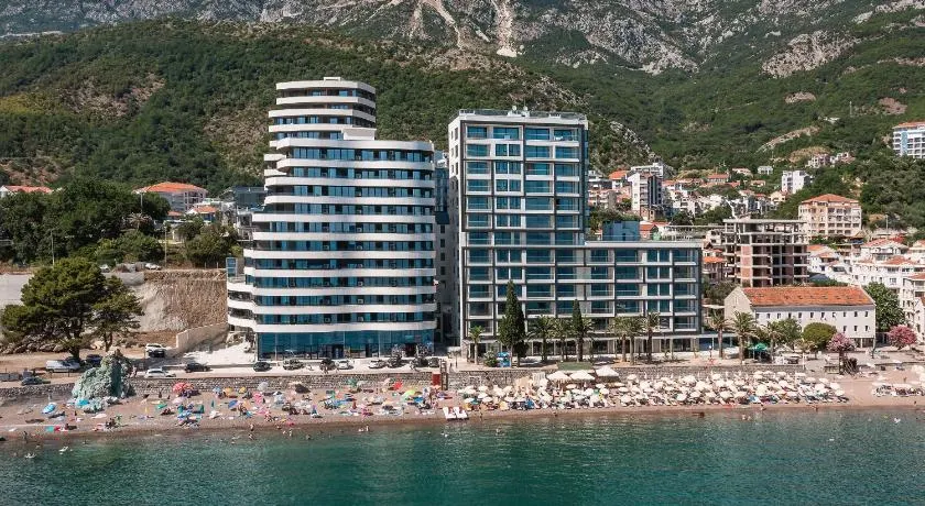Green Stone Apartments - Image 1