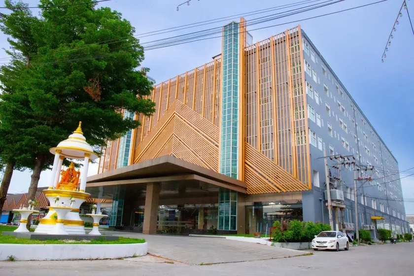 Le Srivaree Suvarnabhumi Airport Hotel - Image 1