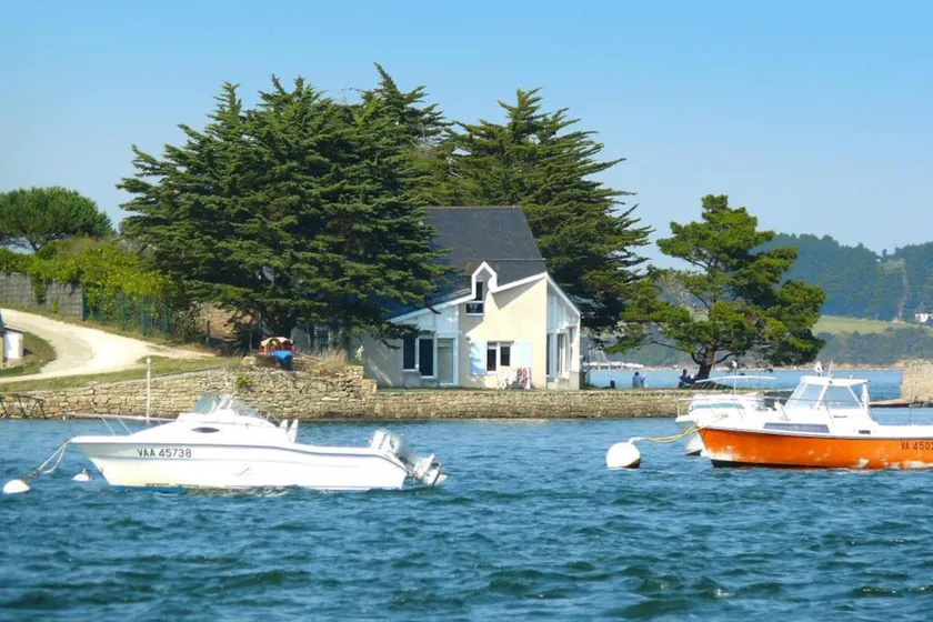 Holiday Home in Morbihan with Sea Views - Image 1