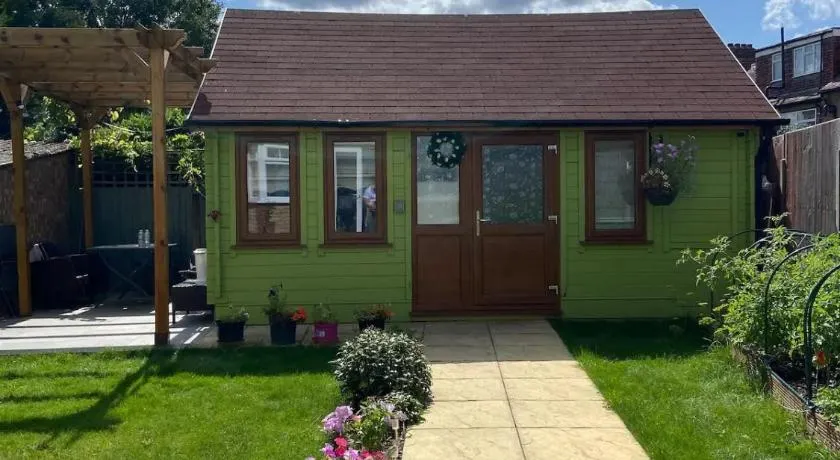 Charming Private Guest House - Image 1