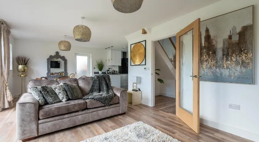 Luxuriously appointed 3 bedroom cottage off road parking for 3 vehicles dogs welcome by prior arrangement only 3 church cottages Alfrick close to Malvern and Worcester and Shelsley Walsh in a lovely village close to M5 Dogs welcome - Image 1