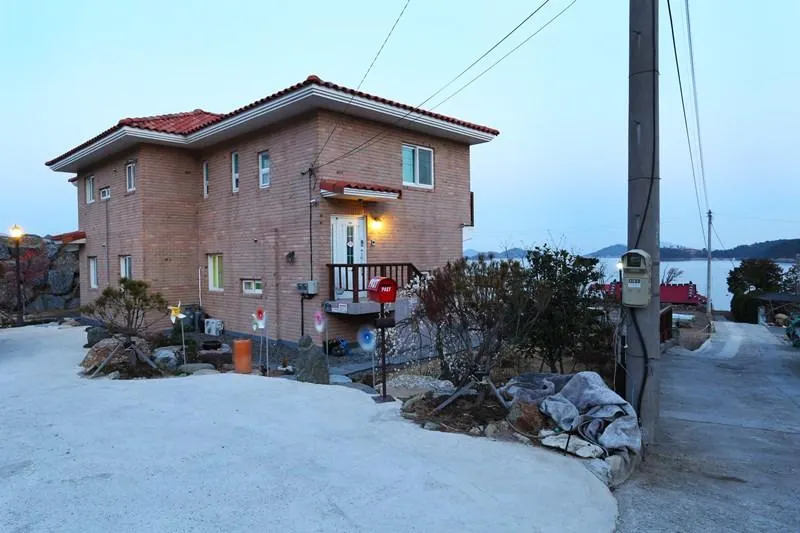Namhae Yeoyu Pension - Image 1