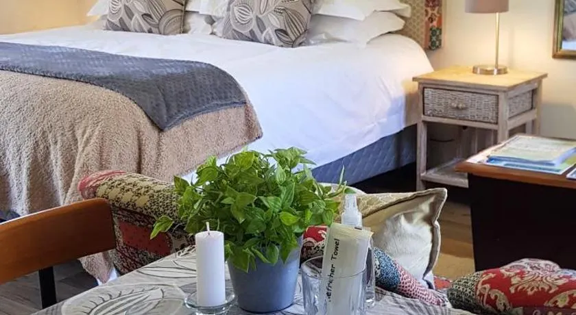 Hemel en Aarde Village Accommodation - Image 1