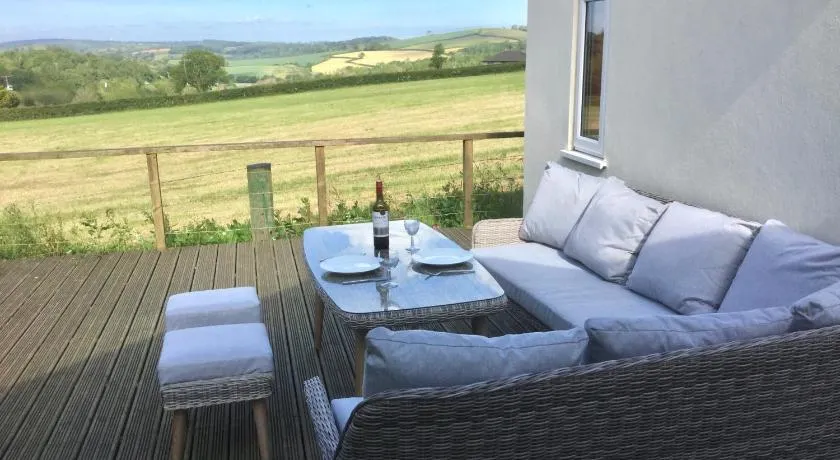 Little Trenoweth, apartment with rural country views near Saltash - Image 1