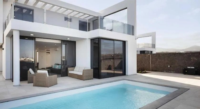 Modern Los Mojones Villa 3 Bedrooms All En-Suite Villa Berniente - Image 1