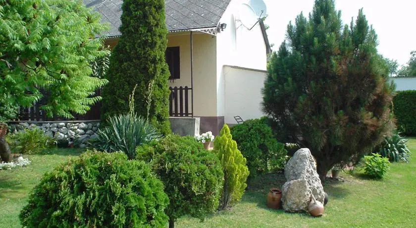 Örökzöld Apartmanok Balatonfenyves - Image 1