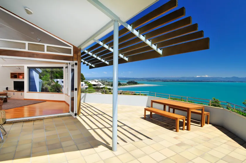 Beach Views Holiday Home - Image 1