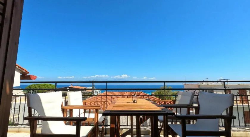 Loft apartment 20m from sea - Image 1