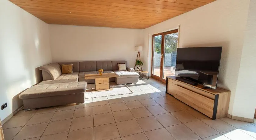 Cozy Holiday Home - Image 1