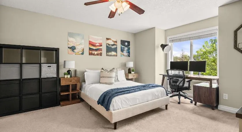 Social Haus Trendy 3BR Townhome in Bridgeland YYC - Image 1