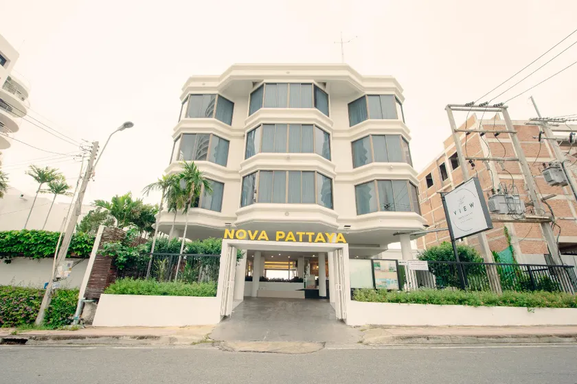Pattaya Sea View Apartment - Image 1