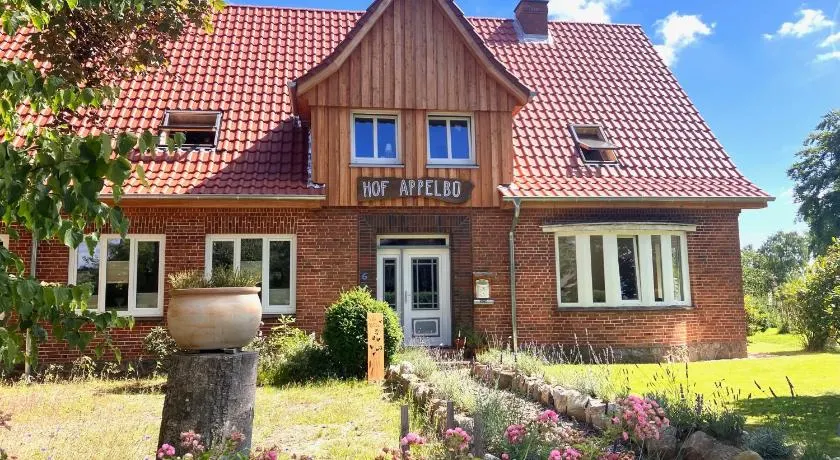 Hof Appelbue - Urlaub in zwei Ferienwohnungen im Storchendorf Bergenhusen - Image 1