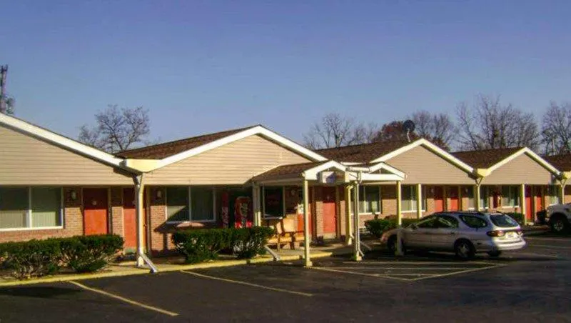 Tiffin Motel - Image 1