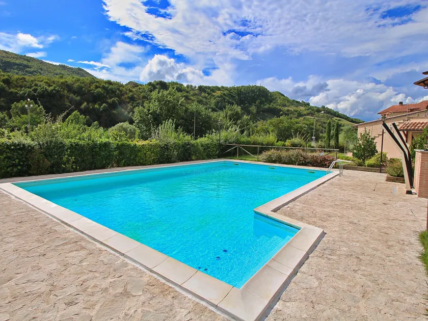 Casa de vacaciones en Piobbico Marche con piscina - Image 1