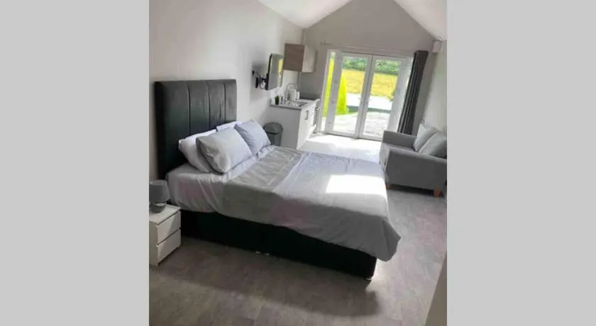 The Forest Chalet - Stunning Studio Apartment - Image 1