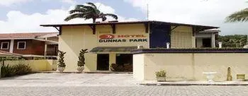 Dunnas Park Hotel - Image 1