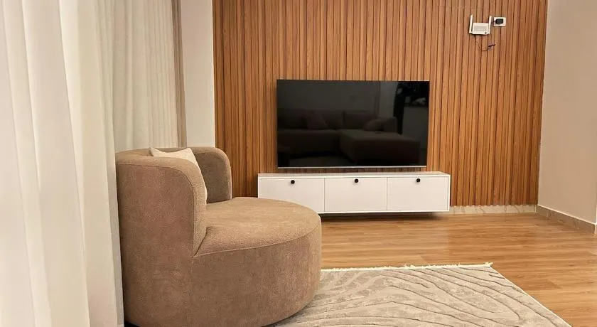 Luxurious and hotel-like accommodation with garden view - Image 1