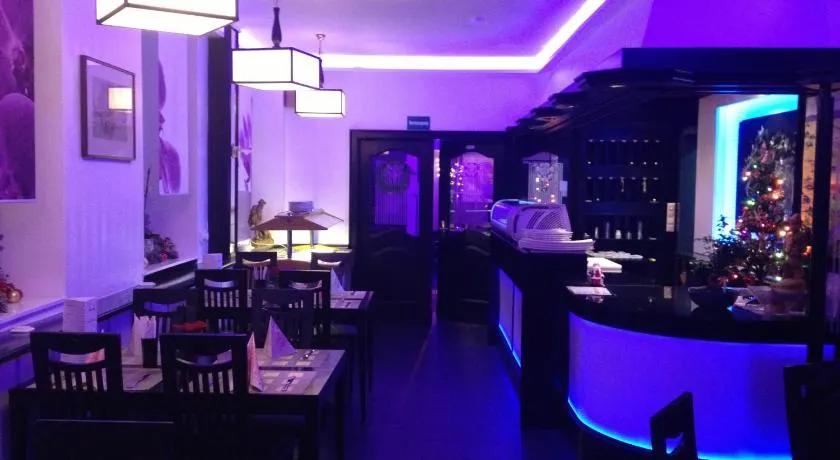 Yumi Hotel Sushi-Steaks & Friends - Image 1