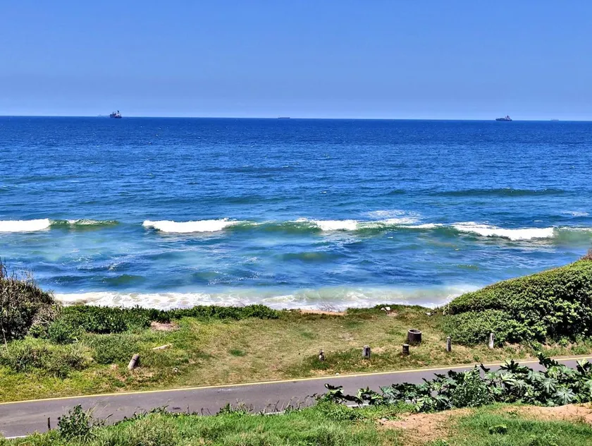 WAVES Beach King Shaka airport - Image 1