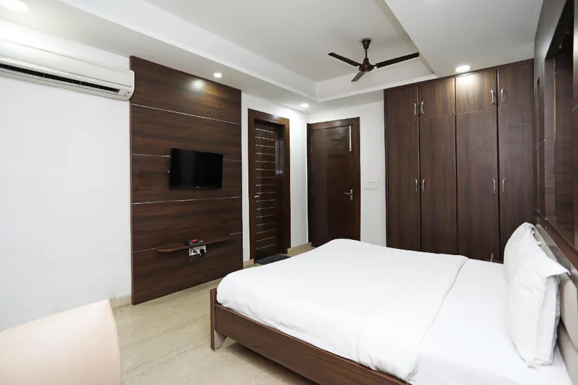 SPOT ON 72974 Gokul Lodge - Image 1