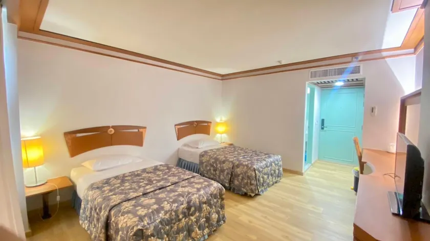 Phranakorn Grand View Hotel - Image 1
