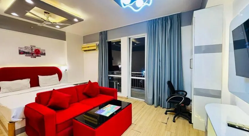 Golden Pent House - Image 1