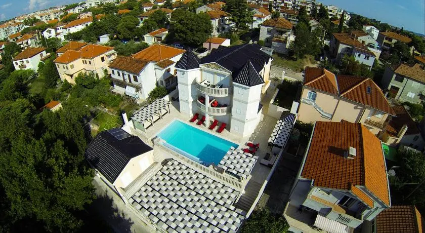 Apartments Villa Zlatko - Image 1