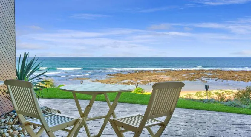 Absolute Beachfront l Couples Getaway - Image 1