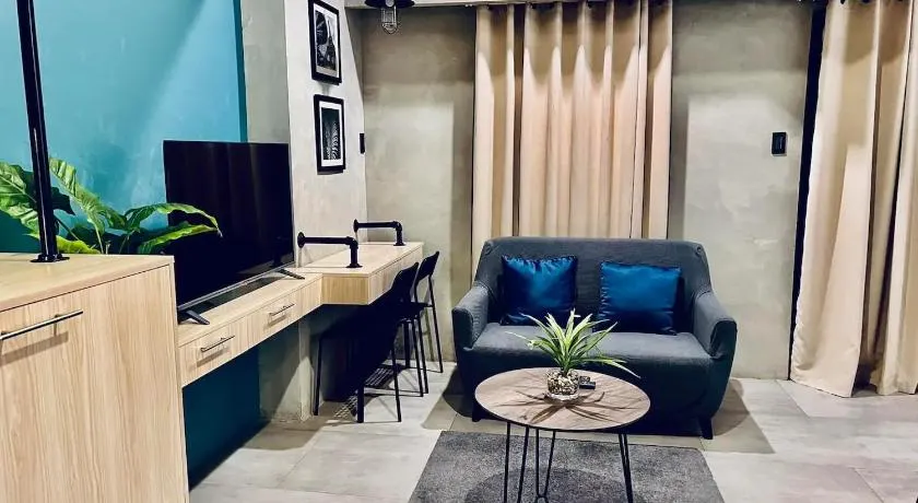 Cozy Spacious Pet Friendly Unit with Netflix Pool Gym - Image 1