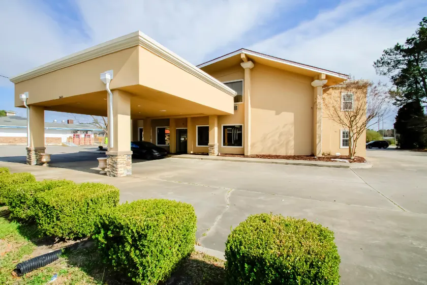 Cypress Inn & Suites Washington by OYO - Image 1